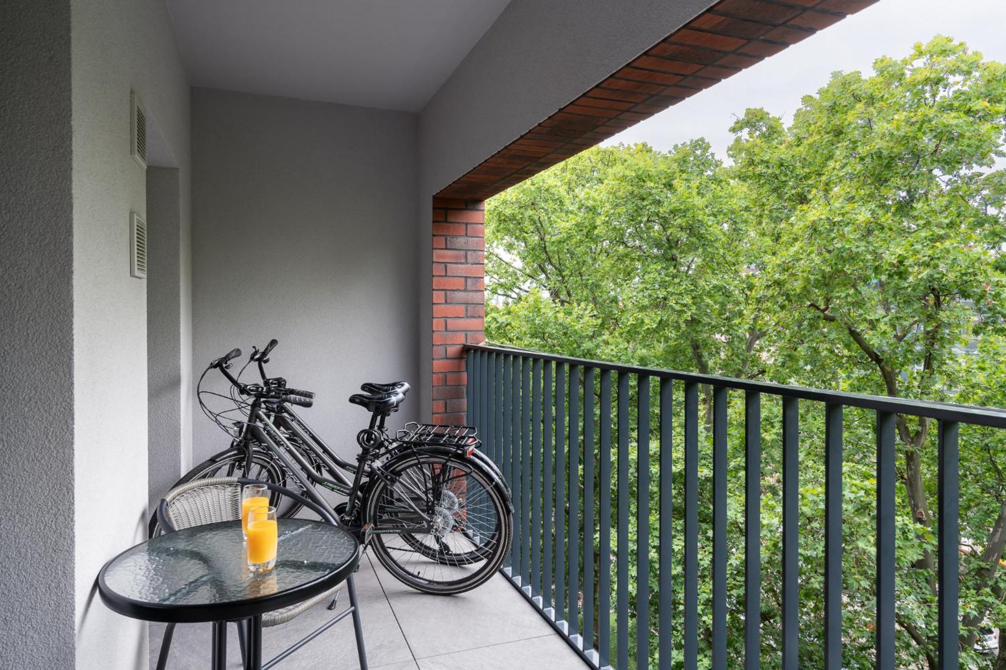 Apartwro 4Th-City Square Railway Station Balcony, Garage, Bicycles Вроцлав Екстериор снимка